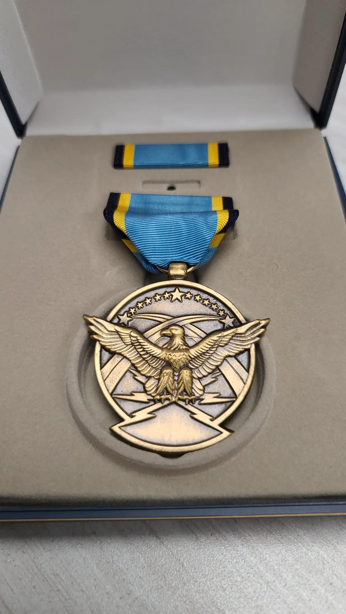 Air Force Aerial Achievement Medal Box Set without Lapel Pin - Image 2